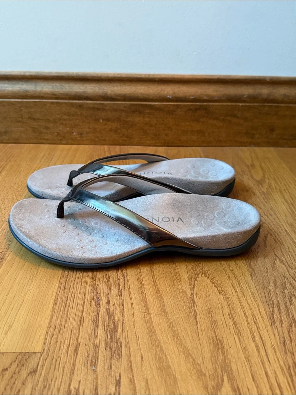 Vionic Dillon Metallic Pewter Orthotic Sandals Women’s Size 6.5 - Picture 3 of 11
